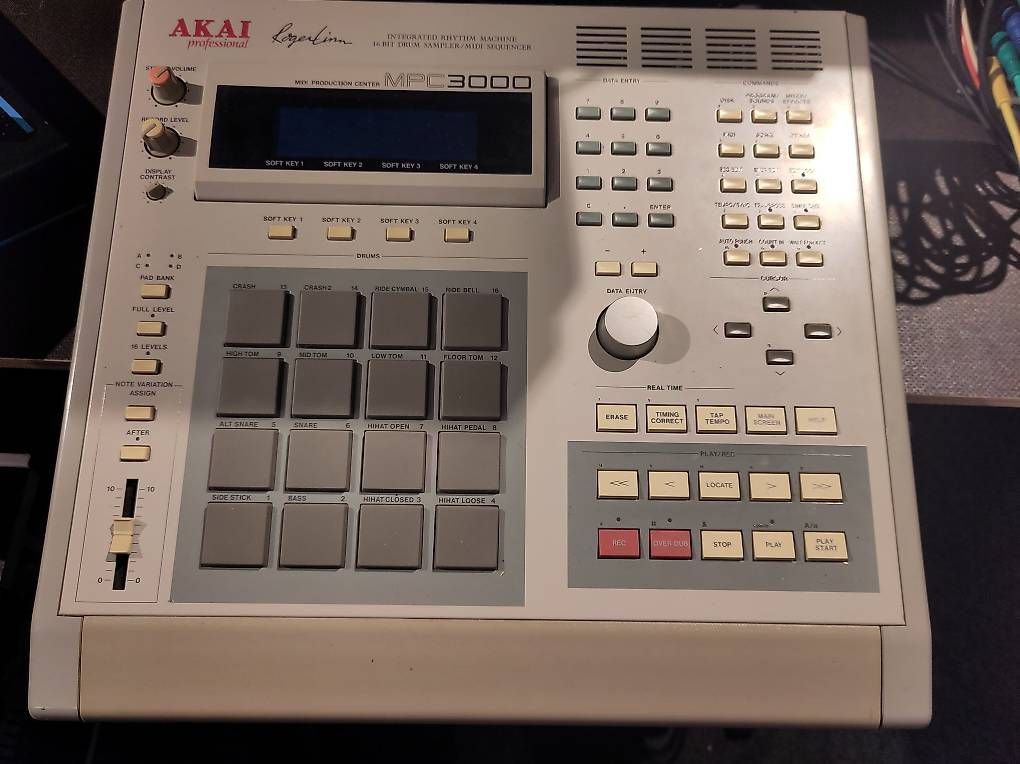 Akai Instruments de musique: Akai MPC3000 – D'occasion à Zürich par Roessler0