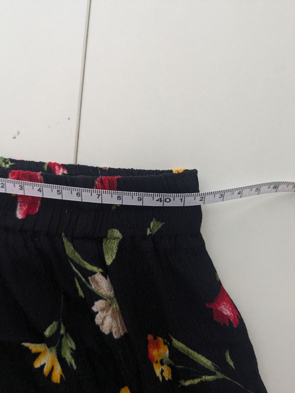 Gonne: Rock mit Blumenmuster schwarz Grösse 42 Rayon  – Usato da Rorschach venduto da olg_5qq2 4