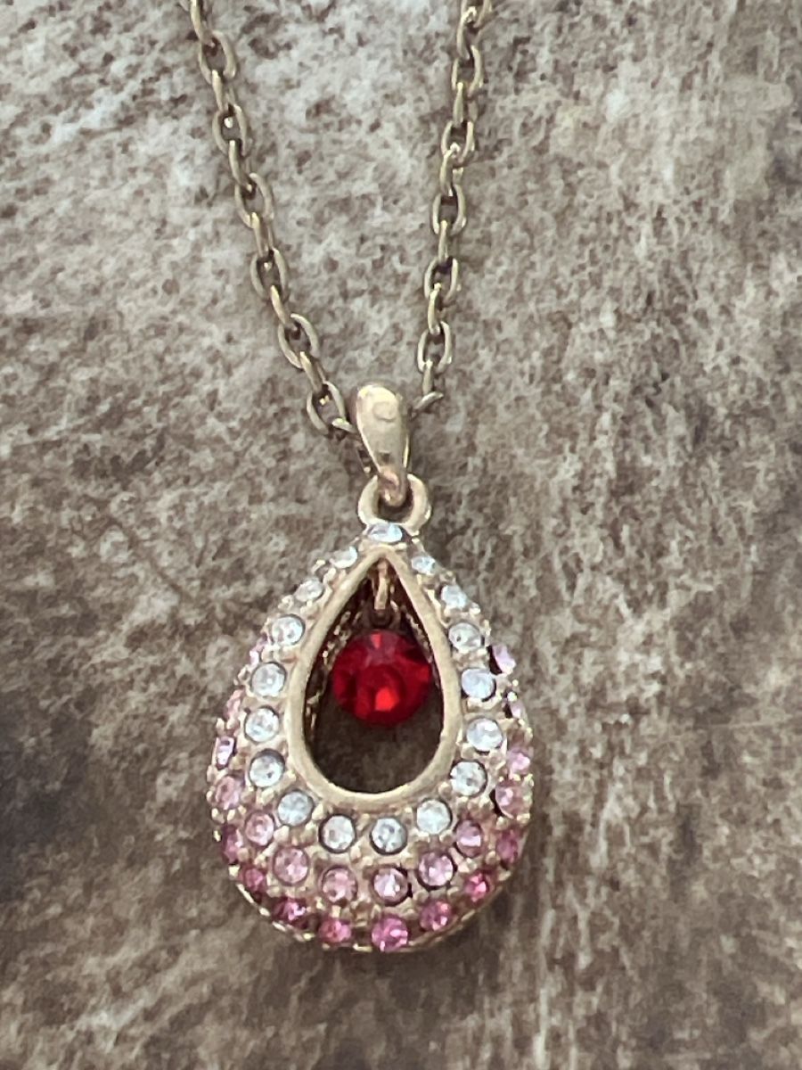 Catenine: Elegante Halskette mit rotem Anhänger  – Usato da Seon venduto da Sunny-Schmuck78 1