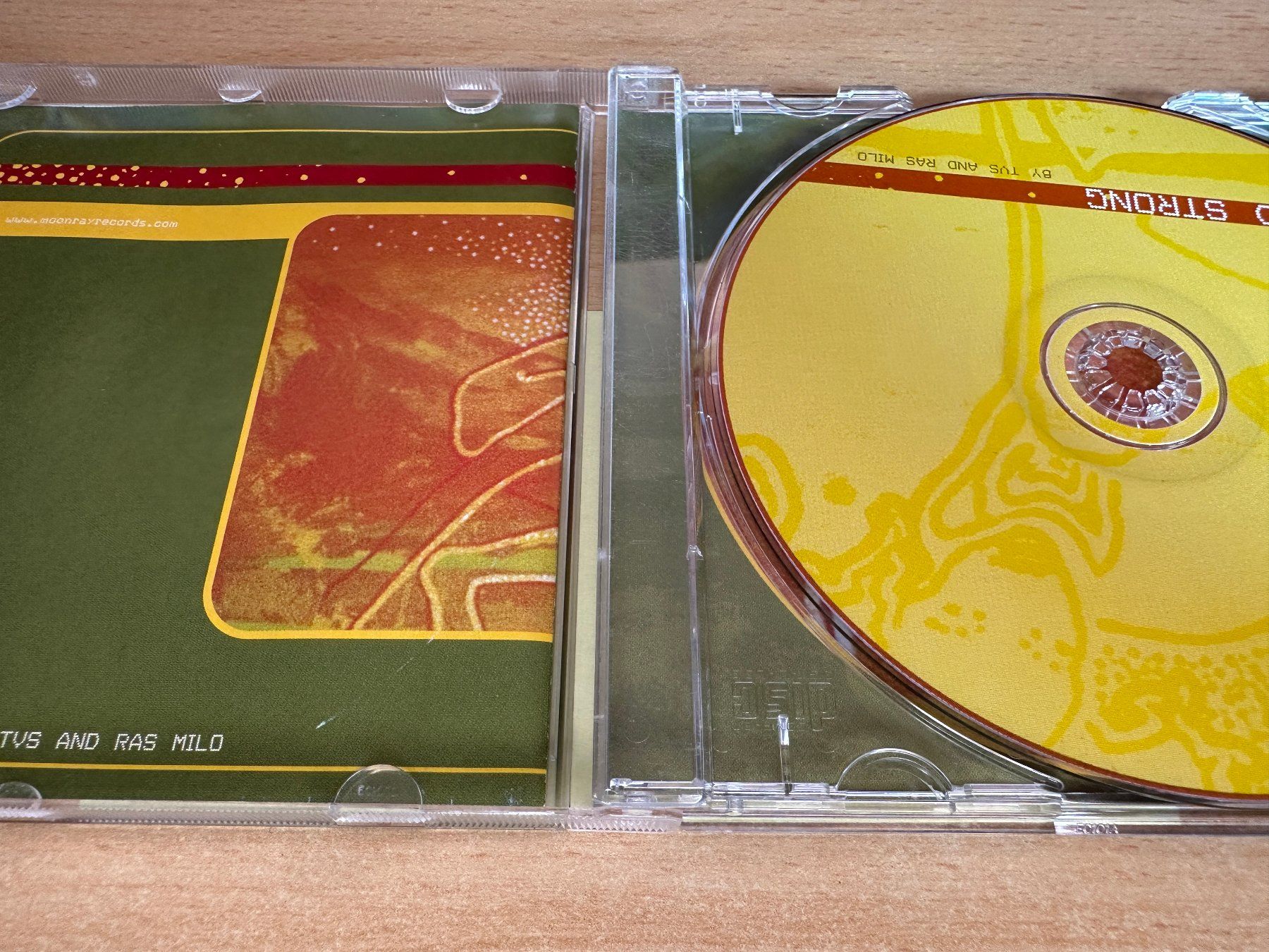 CD: TVS And Ras Milo – Stand Strong – Usato da Rikon im Tösstal venduto da Alpenmutz 2