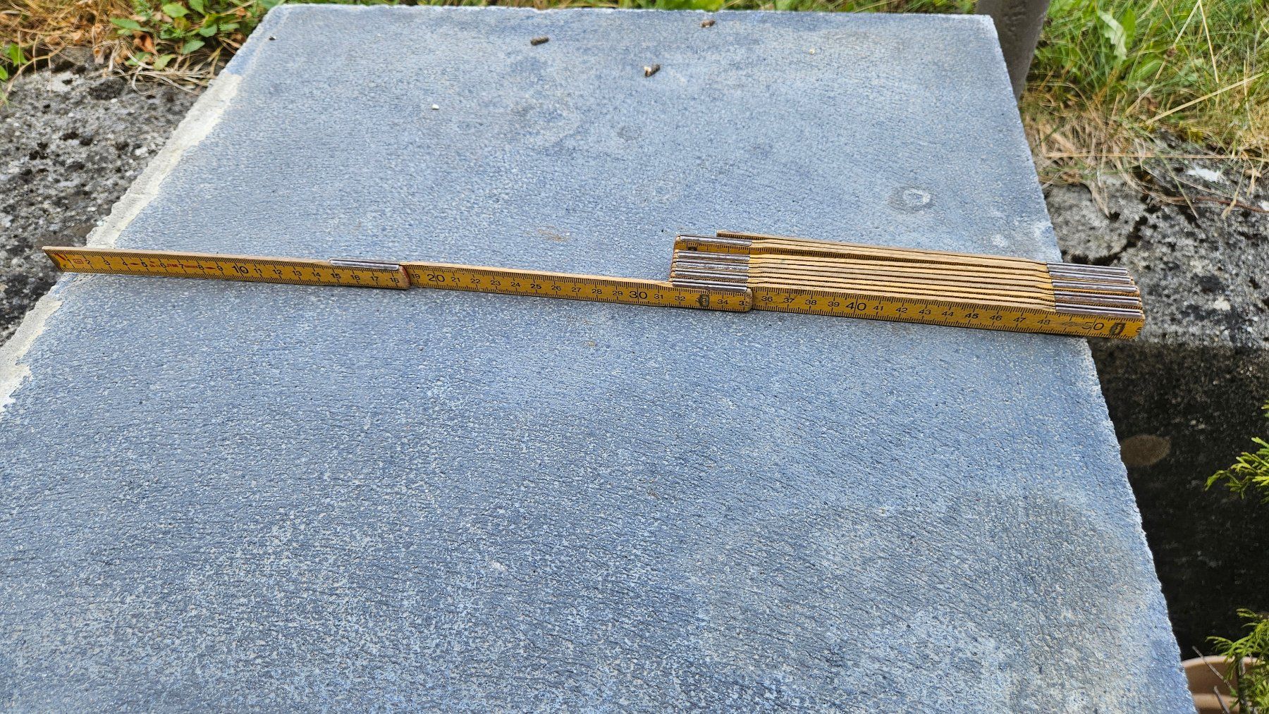 Rivestimenti per pavimenti: Gartenplatten 50 / 50 / 4 cm – Usato da Suhr venduto da Jensdetlef 1