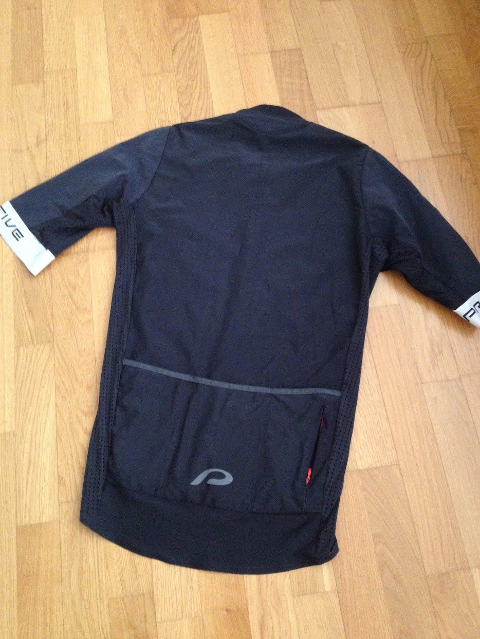T-shirt: Sport Oberteil – Usato da Dübendorf venduto da Fip05 1