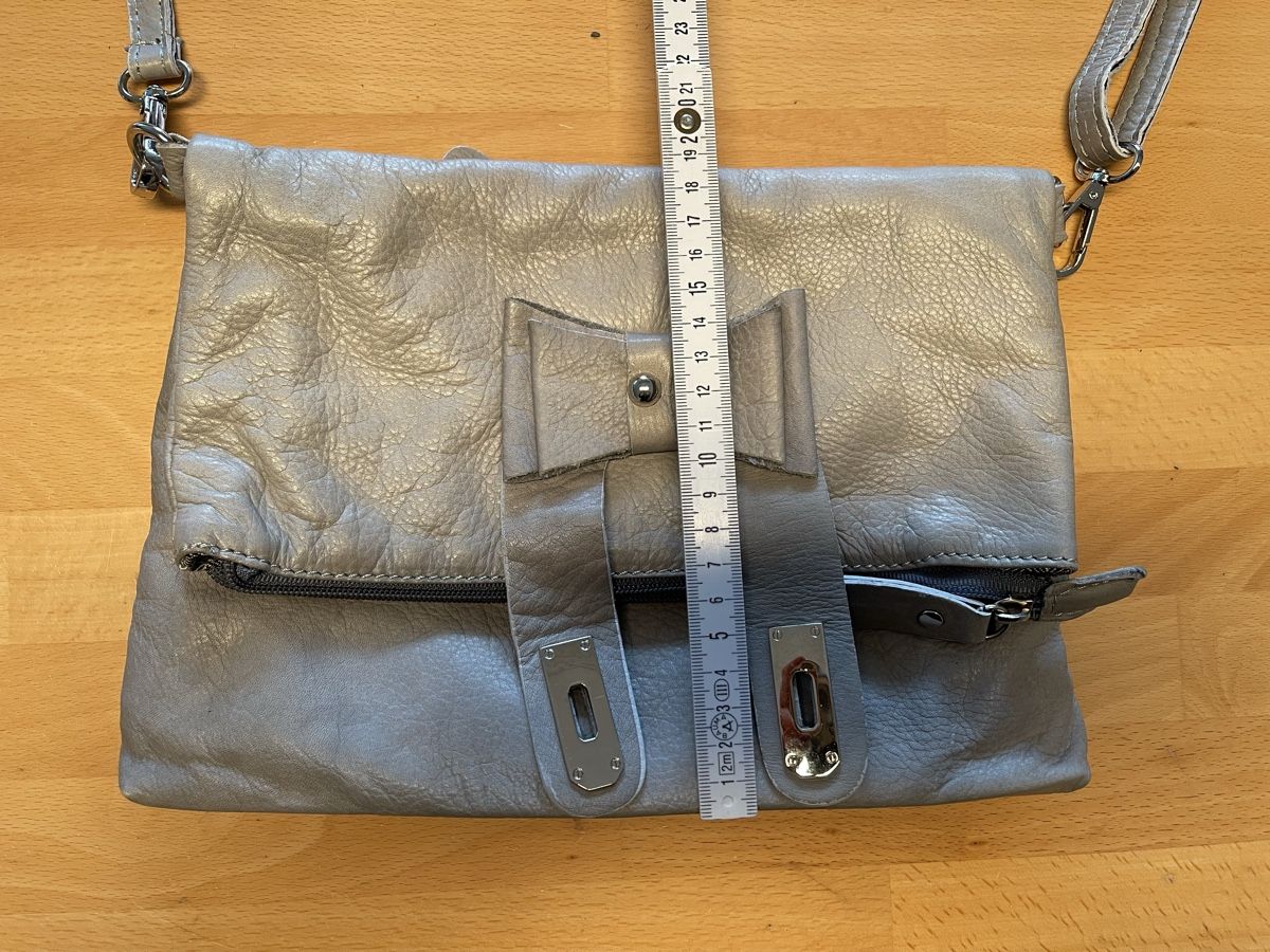 Borse da donna: Graue Leder Handtasche mit Schleife – Usato da Spreitenbach venduto da R_1691 3