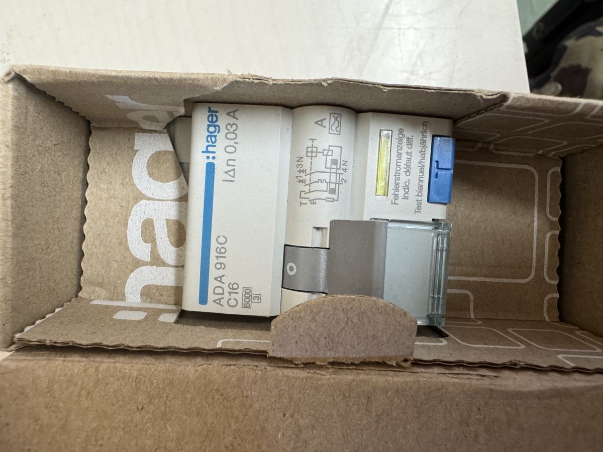 Hager Alimentazione elettrica: 2x Fils C16A hager – Nuovo e nell'imballaggio originale da Zürich venduto da papaplatte 3