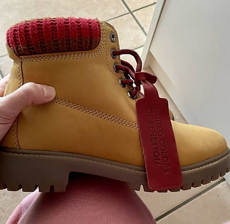 Benetton Scarpe da uomo: Vendo scarponcini/anfibi nr. 37 marca Benetton – Nuovo (secondo la descrizione) da Brione s. Minusio venduto da Je_Jey 1