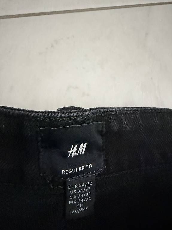 Jeans: H&M Schwarze Jeans Grösse 34/32 – Gebraucht aus Oftringen von Kad.Ha