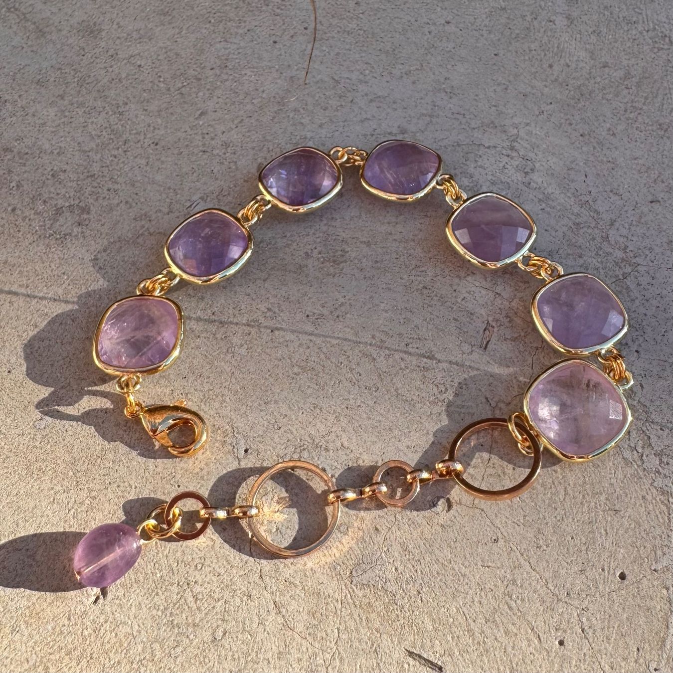 Armbänder & -reifen: Wunderschönes AMETHYST-Armband mit Charm vergoldet – Neu und originalverpackt aus Rombach von Ivreajewels 2