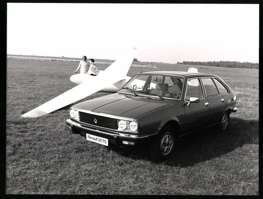 Fotografie & Manifesti: Fotografie Auto Renault 30 TS, Schräghe – Usato da Berlin venduto da bartko-reher