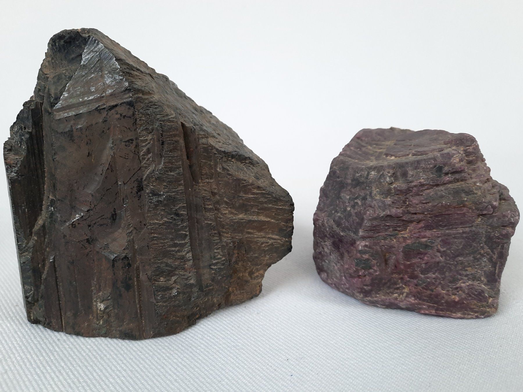 Mineralien & Heilsteine: 2 Steine – Gebraucht aus Beinwil am See von Restwert_Beinwil