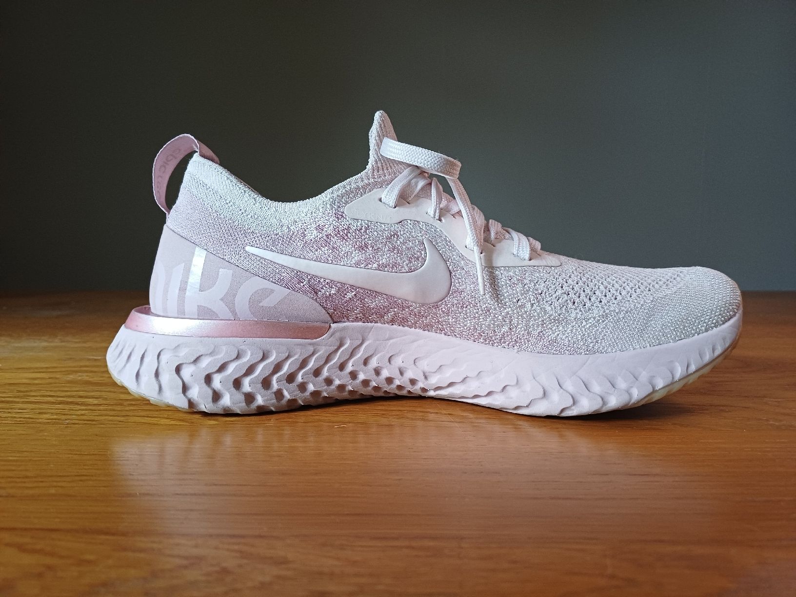 Nike Scarpe da donna: ++ NIKE Epic React Flyknit Gr. 39 ++   – Nuovo (secondo la descrizione) da Kreuzlingen venduto da jen_xdg7 1