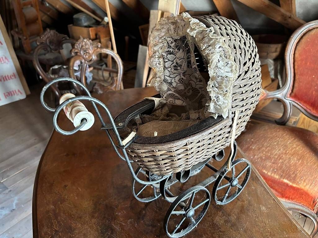 Carrozzine per bambole: Puppenkinderwagen – Usato da Sarmenstorf venduto da Sanbartolomeo 1