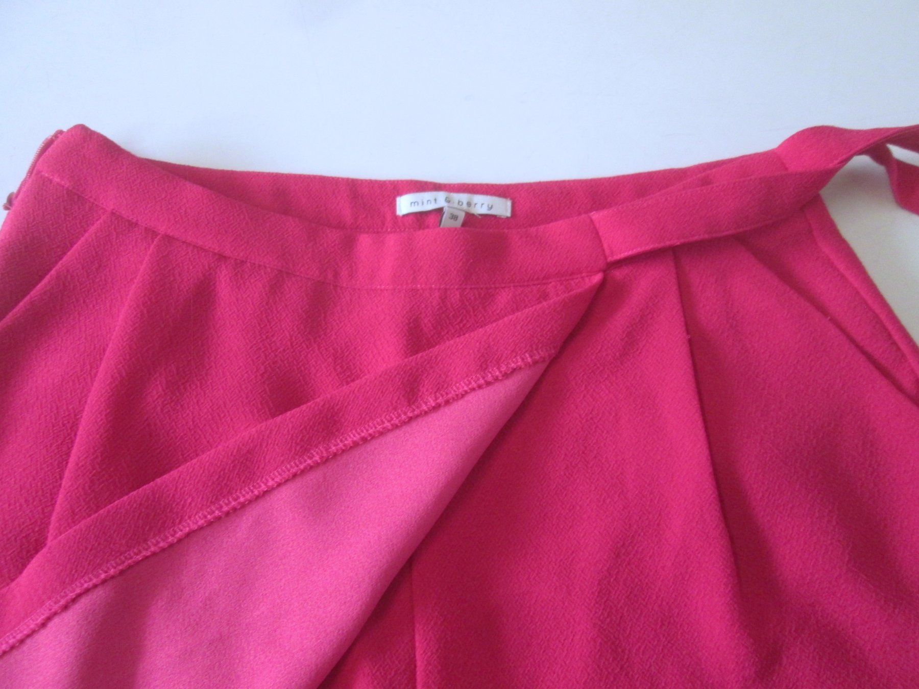 Mint & Berry Hosen: Mint und Berri Shorts, Größe 38 – Gebraucht aus Sementina von babucia 1