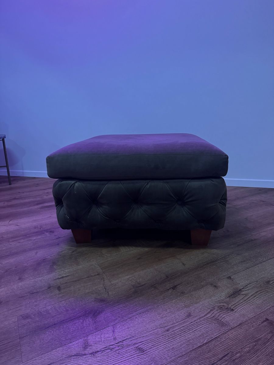 Divani: Elegantes Samt Sofa / inklusive Hocker – Usato da Effretikon venduto da MaisonNade 5