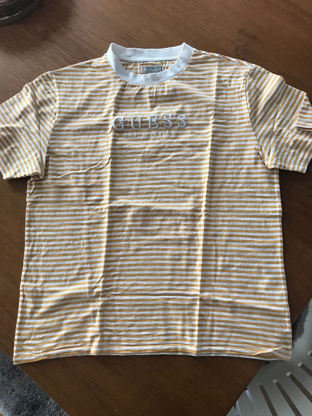 Guess T-shirt: NEU GUESS Shirt – Nuovo (secondo la descrizione) da Lotzwil venduto da lan_qr2y