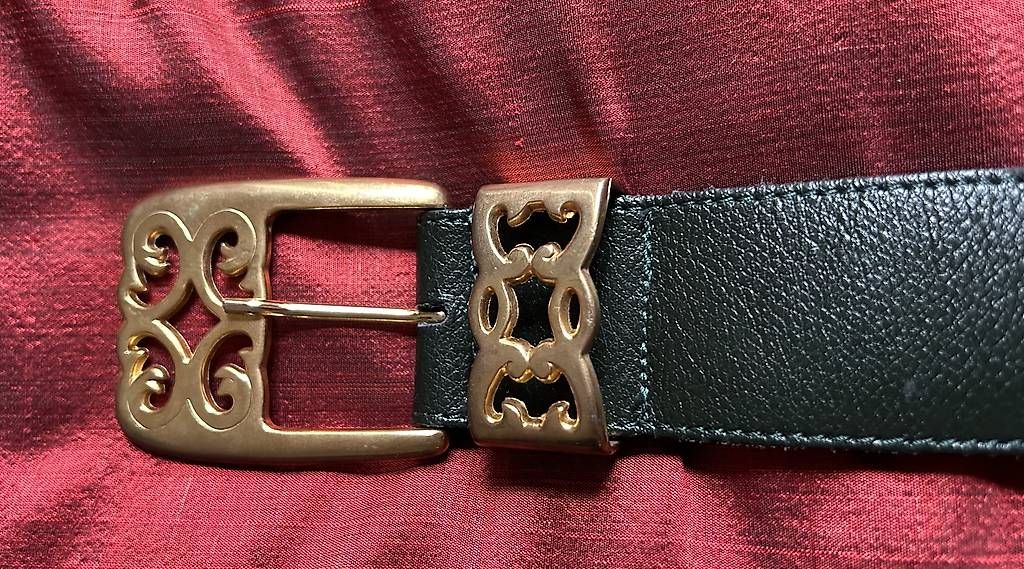 Gürtel: Green leather belt with gold buckle – Gebraucht aus Genève von mar_f82s