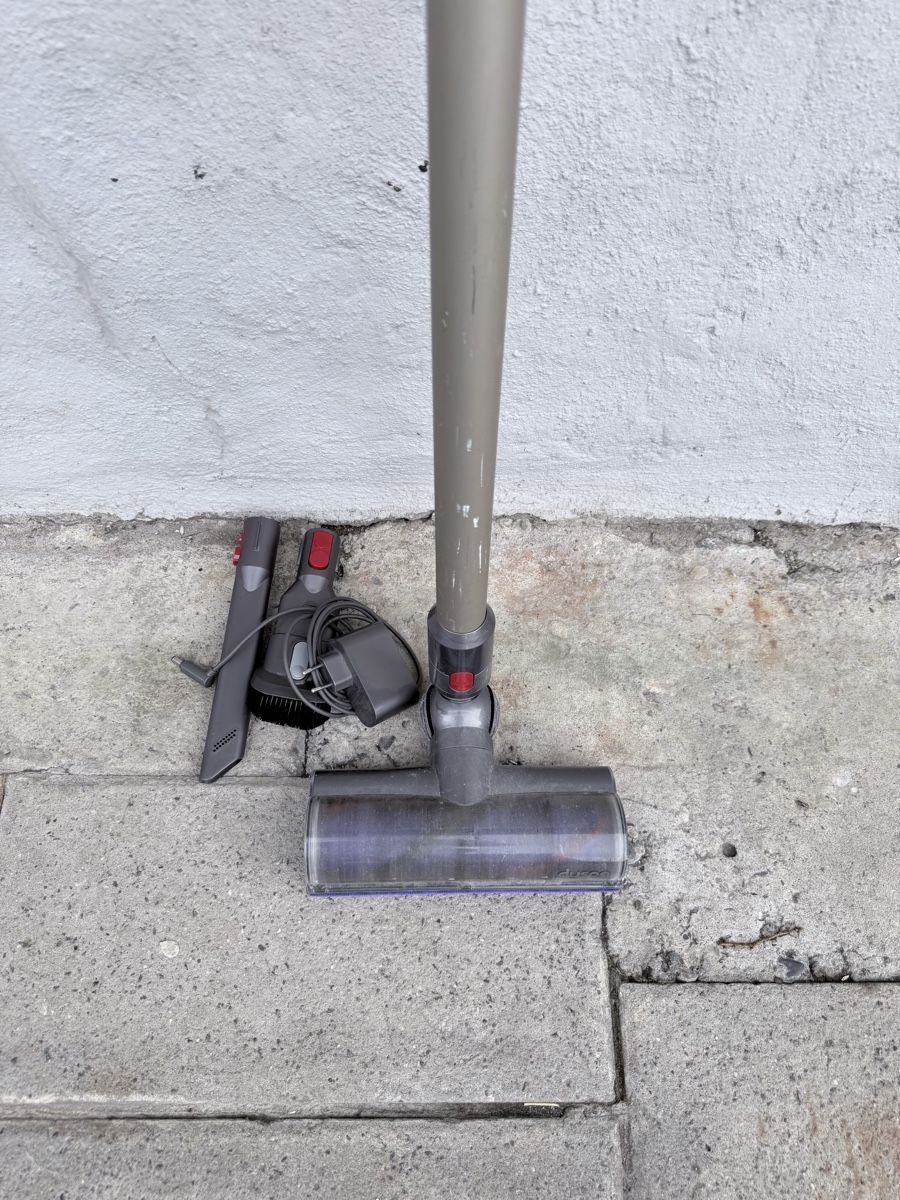 Dyson Aspirapolveri & Accessori: Dyson V8 Motorhead Akkustaubsauger – Usato da Rebstein venduto da dijana_crgc 4