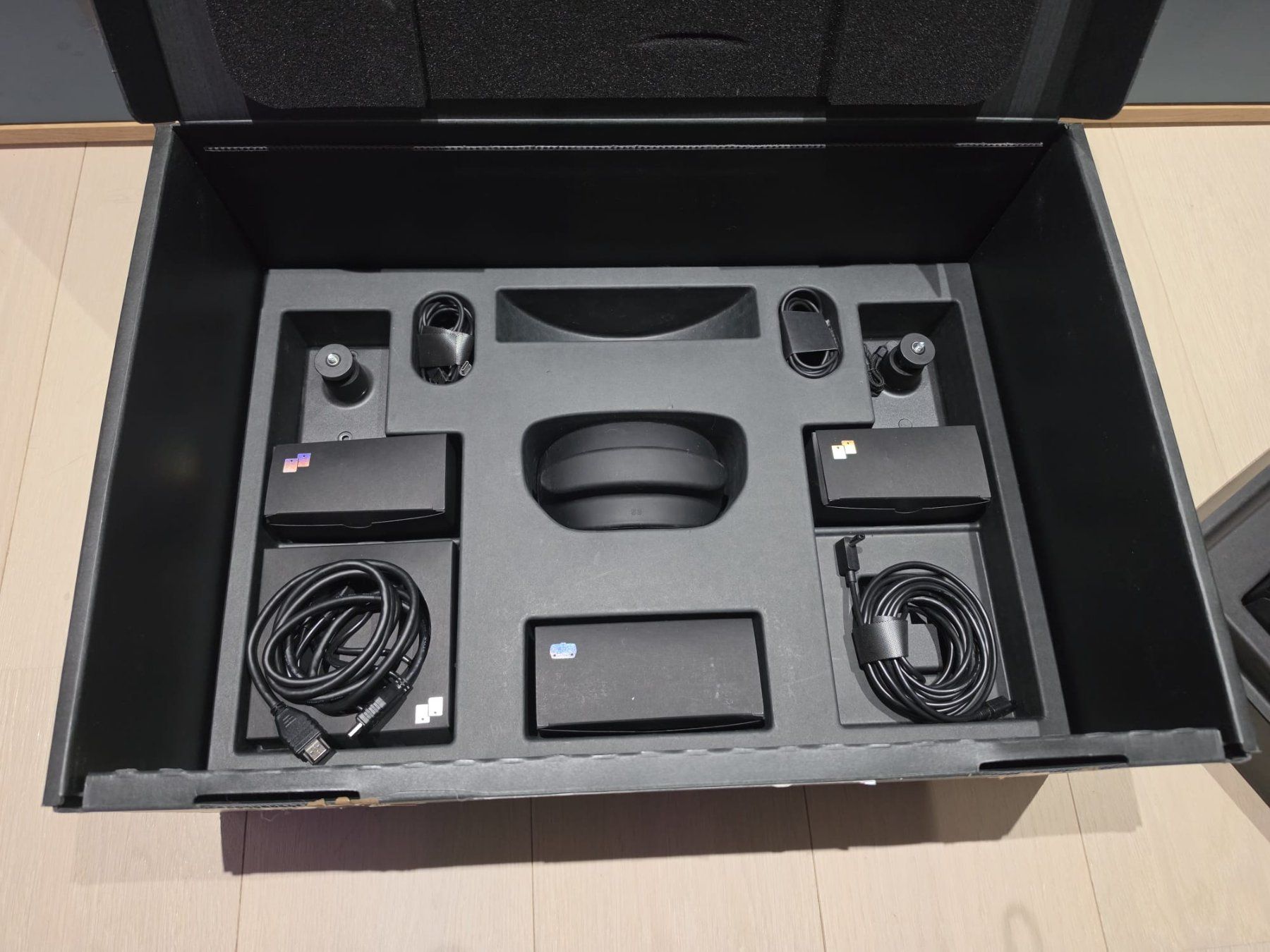Valve Casque VR: Valve Index Casque VR complet avec manettes et stations. – D'occasion à Vandoeuvres par AngryDoc 2