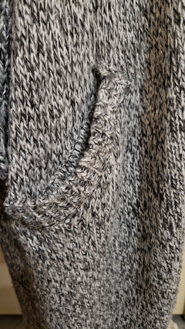 H&M Giacche: schwarz-weiss melierte Strickjacke – Usato da Oberengstringen venduto da Sheera7 2