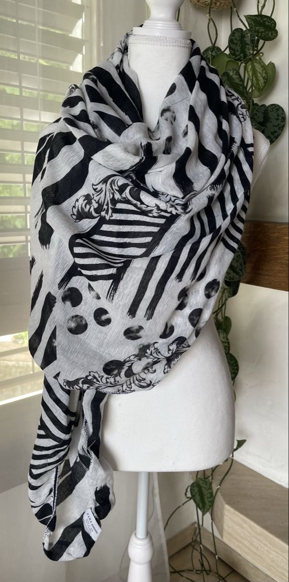 Zara Foulards, Tücher & Schals: Zara Accessoires Schal, Schwarz Weiss – Gebraucht aus Läufelfingen von B_C_Sch.