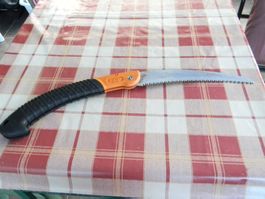 scie pliante dentelée Barnel Z240. lame 24 cm.