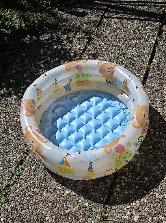 Schwimmbad: Herziger Baby Pool – Gebraucht aus Dättlikon von Wundertuete_