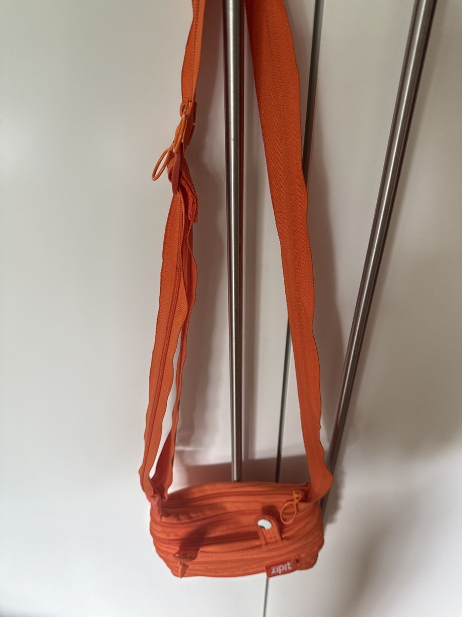 Kindertaschen: Orange Umhängetasche mit Augen – Gebraucht aus St. Niklausen LU von car_2562 1