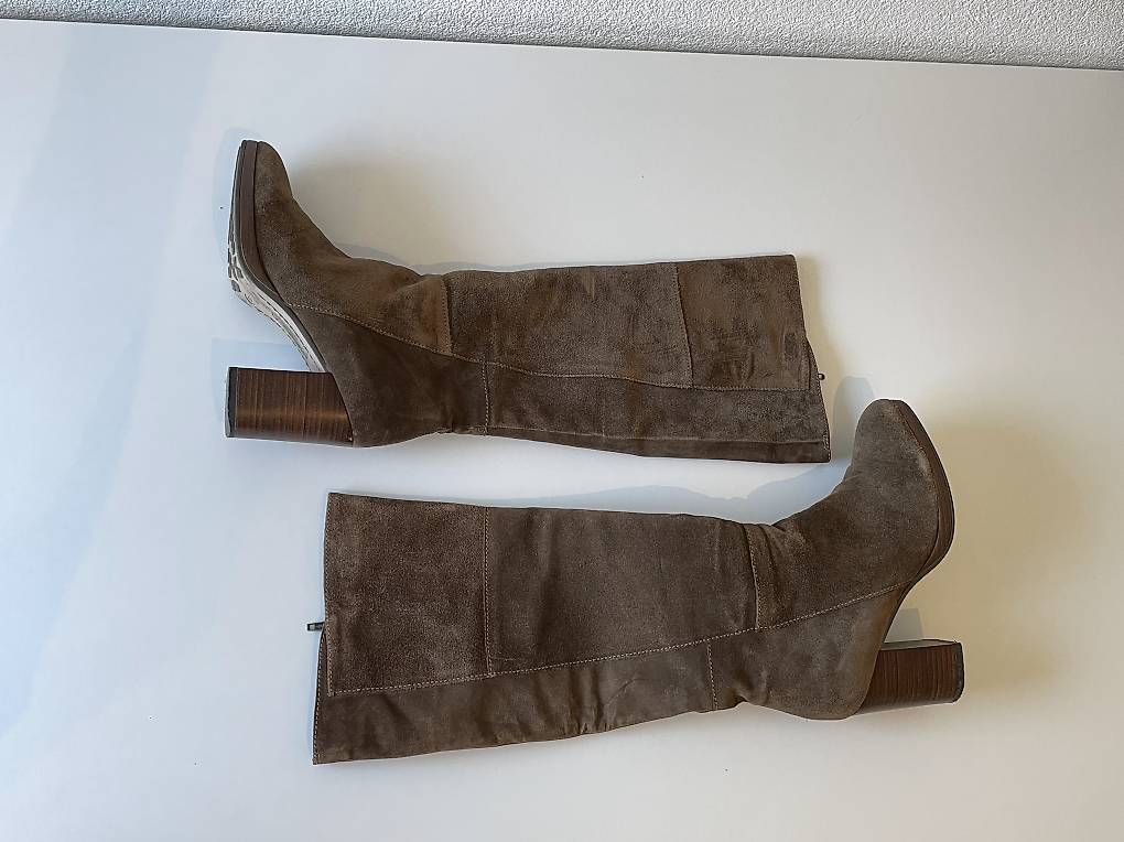 Scarpe da donna: Bottes en daim – Usato da Gland venduto da Khazmur1 3