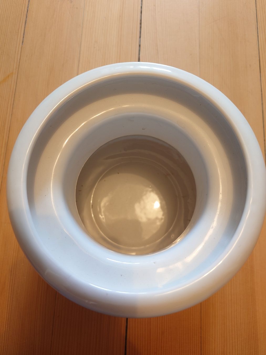 Vasen & Gefässe: Weisse Blumenvase, Keramik, 20cm hoch – Gebraucht aus Bern von Ricardodude73 1