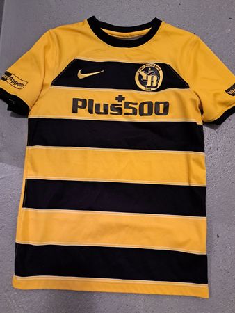 YB Trikot 147-156 zu verkaufen.In gutem Zustand.