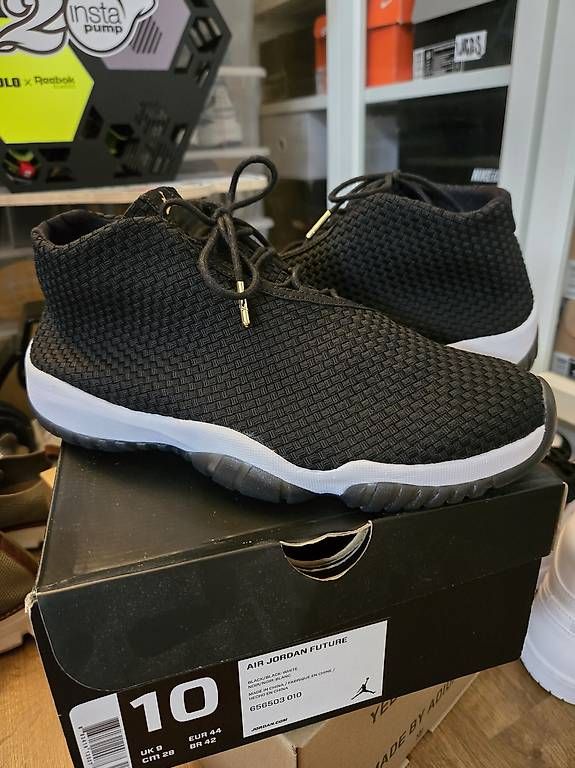 Jordan Scarpe da uomo: Nike Air Jordan 11 Future – Usato da Thun venduto da Snkrfrkr
