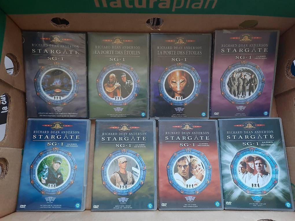 Tutti i DVDs: Sargate SG 1  volume 1 à 31 – Usato da Montreux venduto da princessemalabar 1