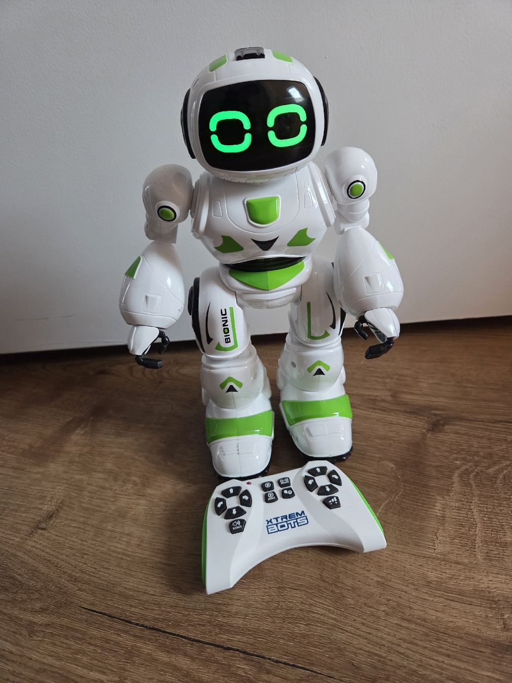 Spielzeuge: Bionic Roboter mit Fernbedienung – Neu (gemäss Beschreibung) aus Waltenschwil von Hotzolino