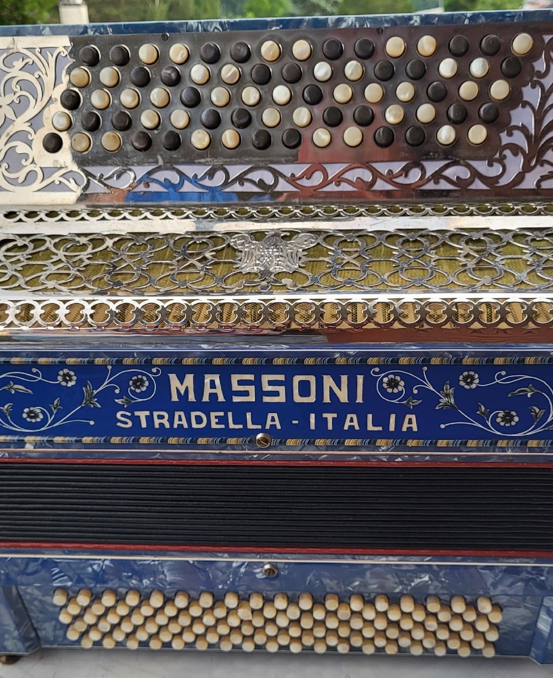 Strumenti musicali: Accordéon Massoni stradella 4 voix – Usato da Penthalaz venduto da EvandroLuz 5