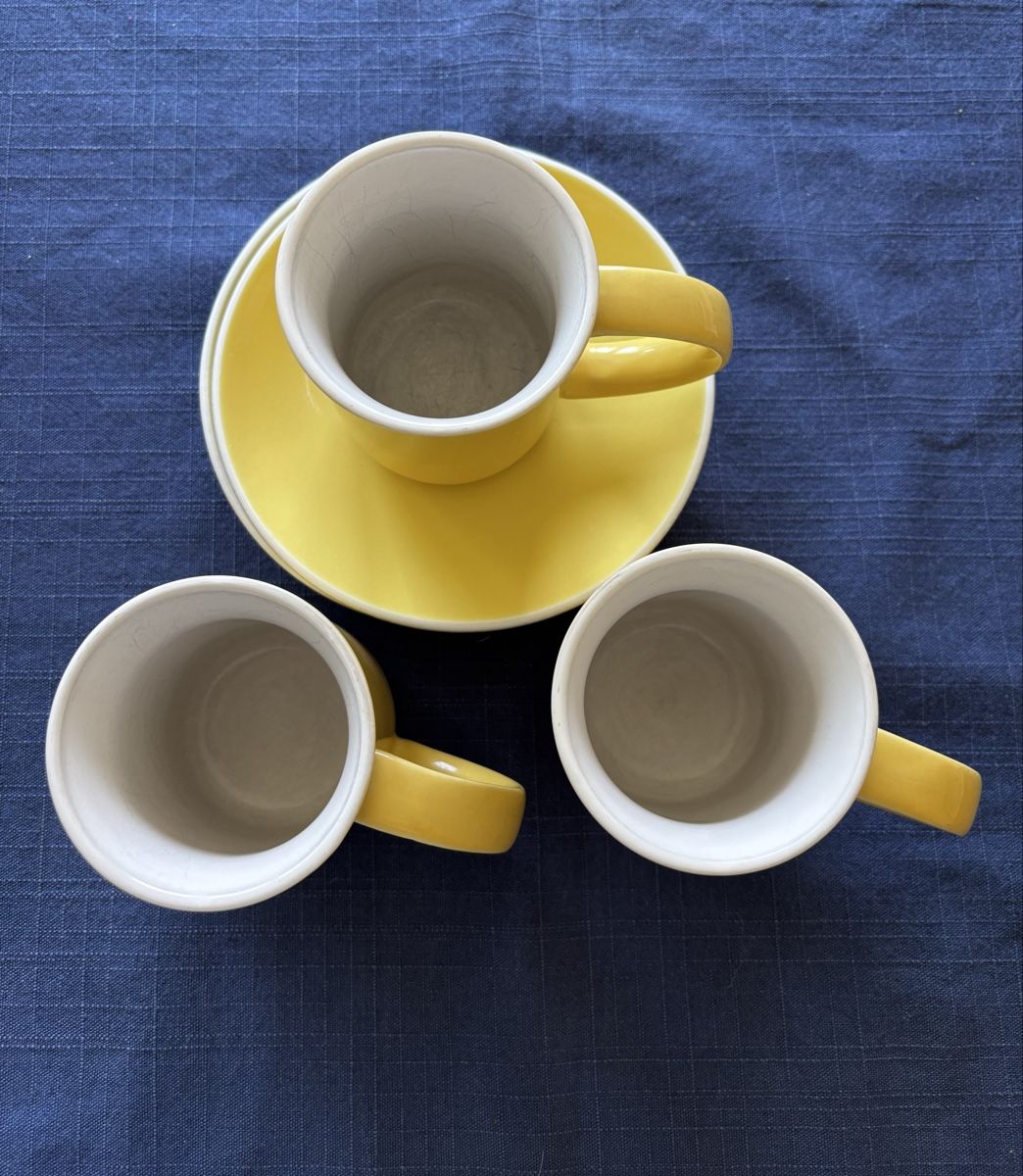 Rössler Set di piatti: Rössler, Kaffeebecher mit Unterteller gelb, Mid Century – Usato da Heiden venduto da BillyS 1