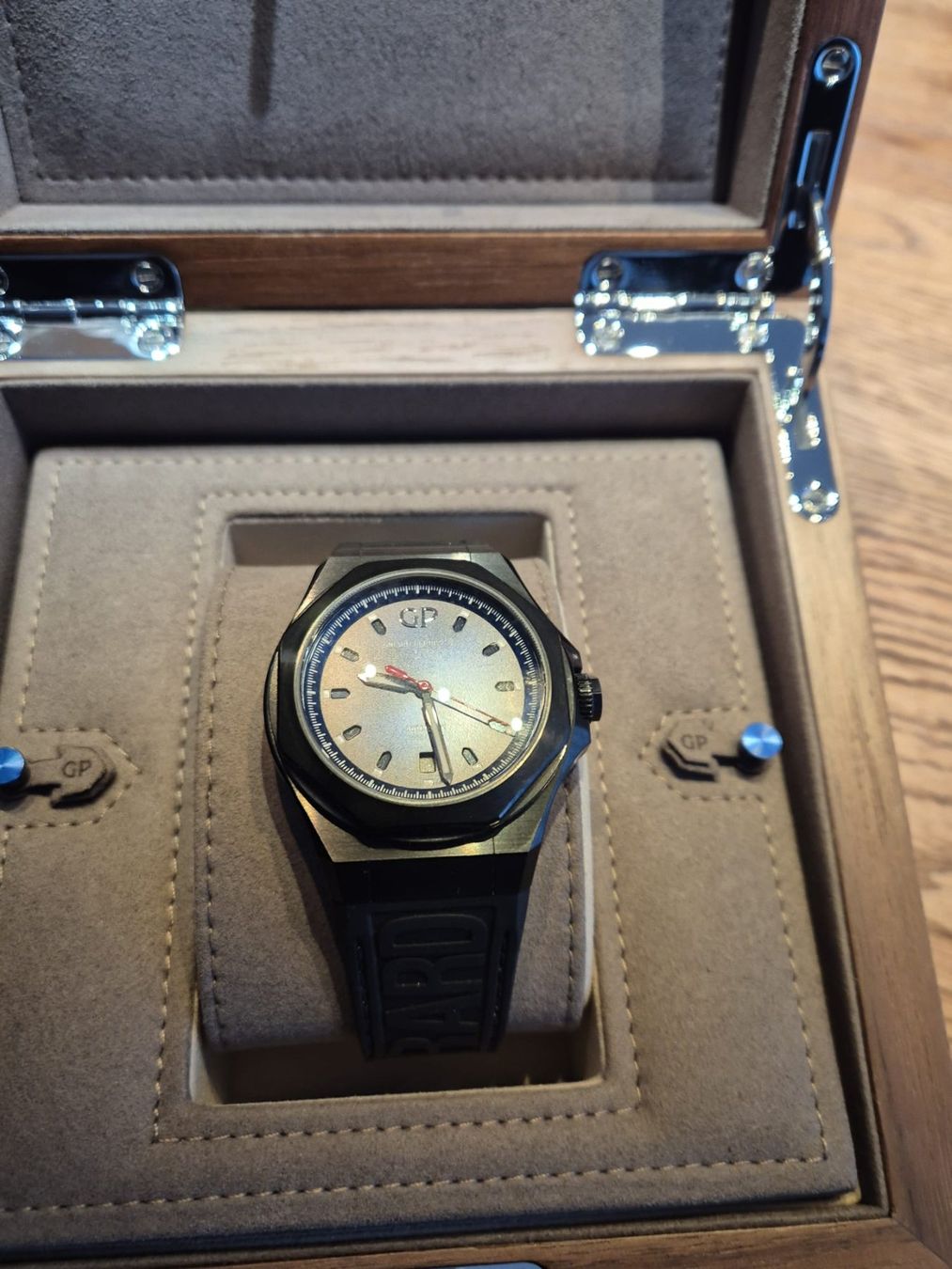 Girard-Perregaux Uhren: Uhr Girard-Perregaux Laureato Absolute – Gebraucht aus Kloten von viokul 1
