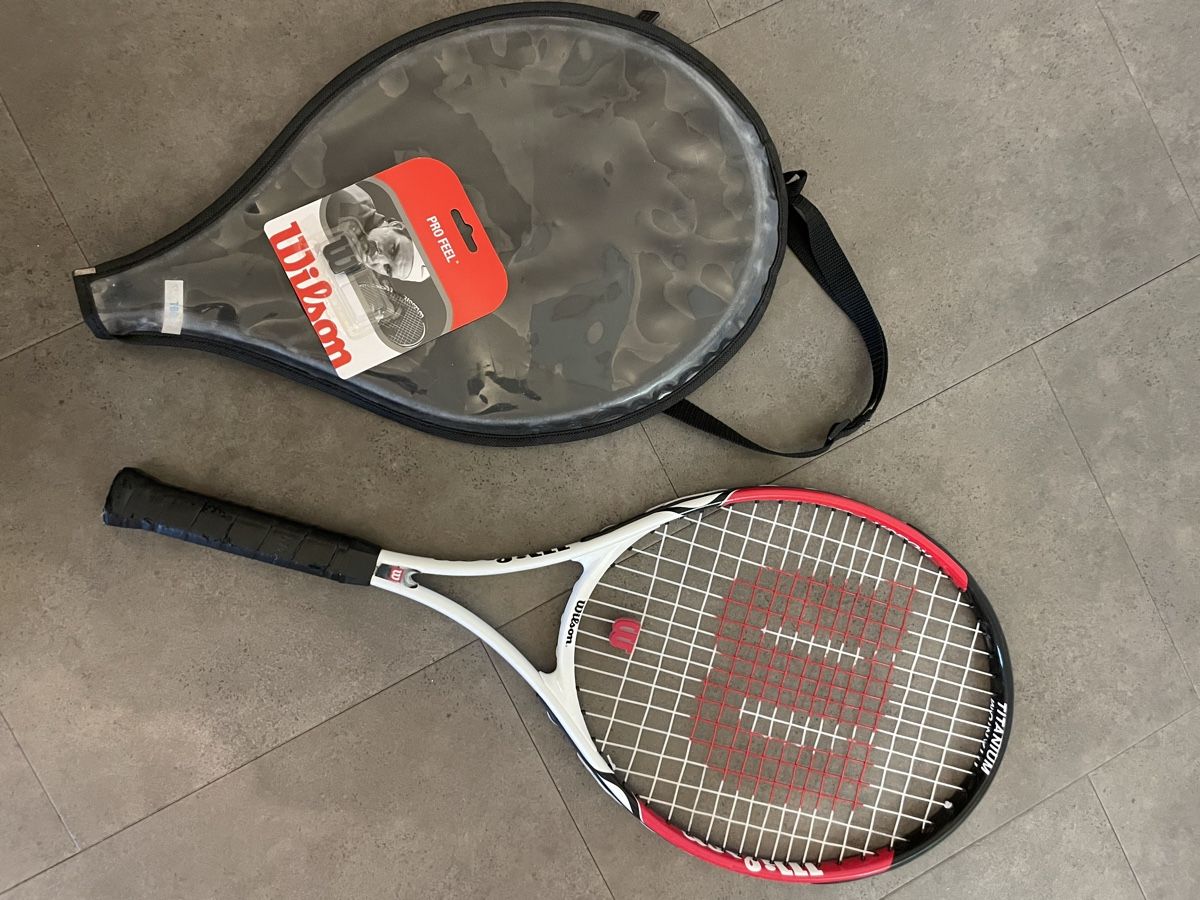 Wilson Racchette: Leichter Wilson Tennisschläger – Usato da St. Gallen venduto da MagyLena82