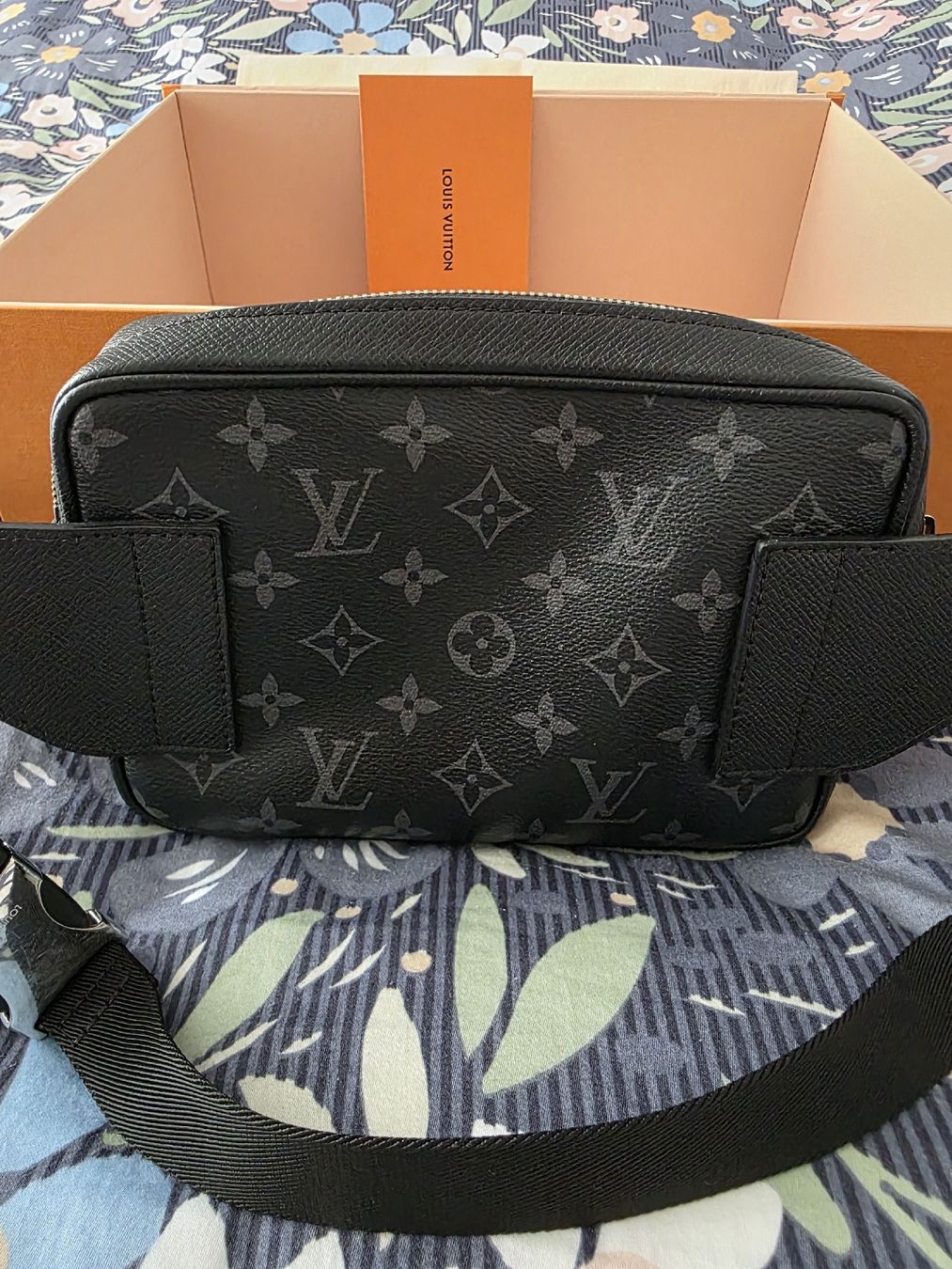 Louis Vuitton Sacs: Louis Vuitton Outdoor Bumbag - Taigarama Monogram Eclipse – D'occasion à Oftringen par JG__4 2
