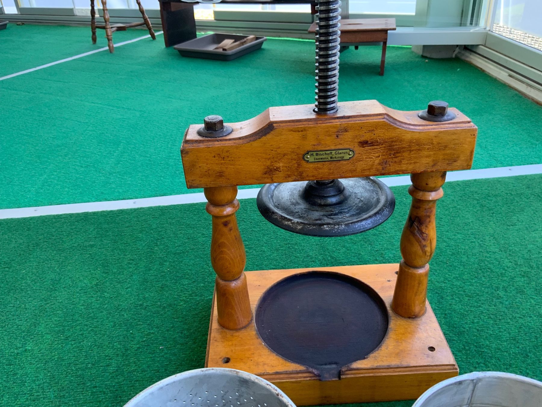 Elettrodomestici da cucina: Antiker Saftpresse Holz Metall H. Bischoff – Usato da Schübelbach venduto da Hecht11. 3