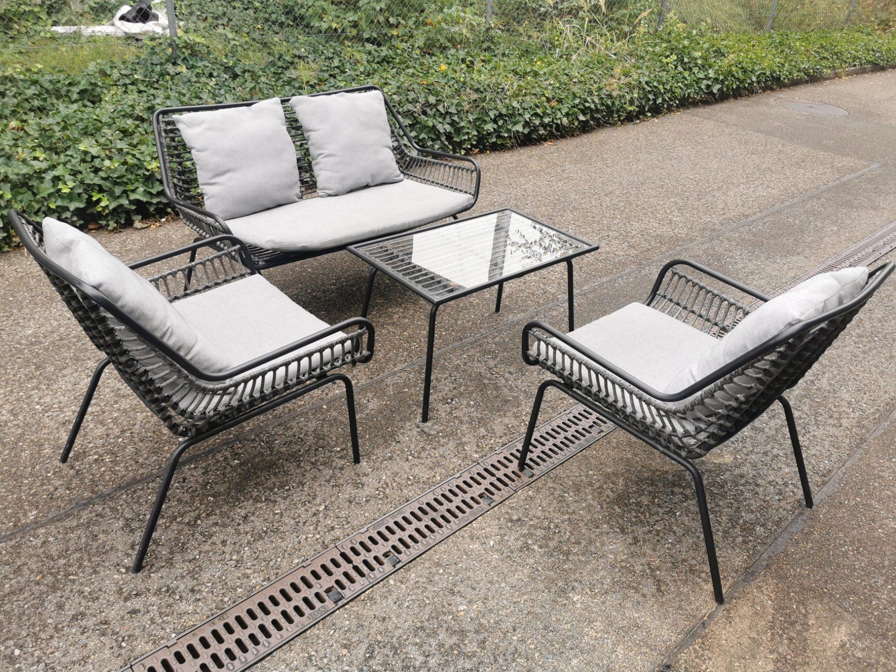 Gartenlounge Set schwarz Metall mit Kissen gebraucht (Gebraucht) in Dübendorf für CHF 50 – nur Abholung auf Ricardo kaufen