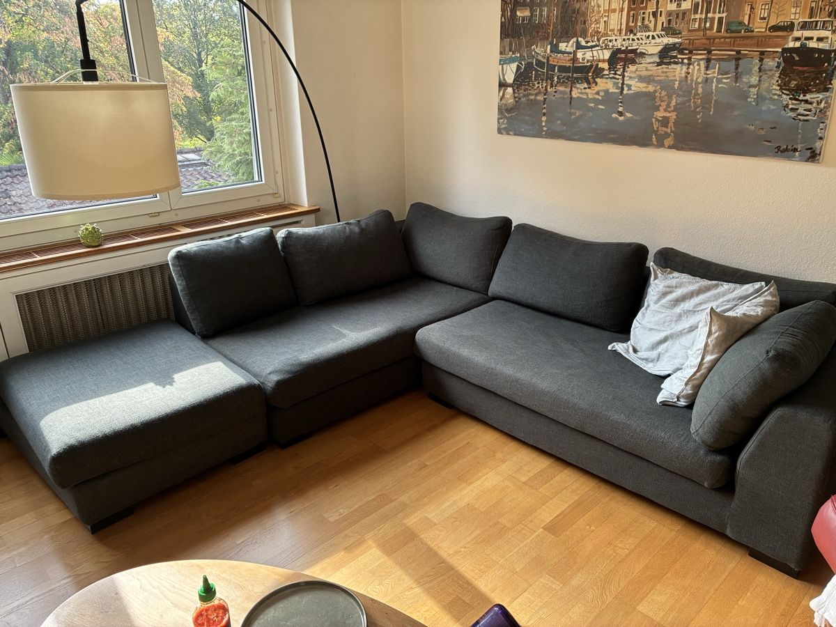 Sofas: Grosses dunkelgraues Ecksofa mit Ottomane – D'occasion à Zürich par bas_x7l7 1