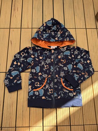 Kapuzenjacke blau mit Muster Grösse 104