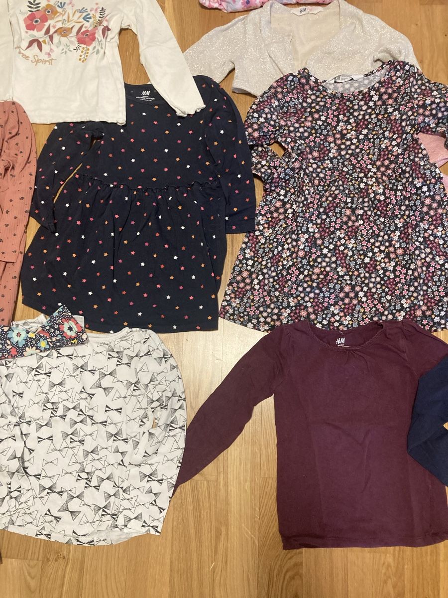 Lotti & Set di vestiti: Mädchen Kleiderpaket Gr 98/104 – Usato da Staad SG venduto da gab_7dr9 4