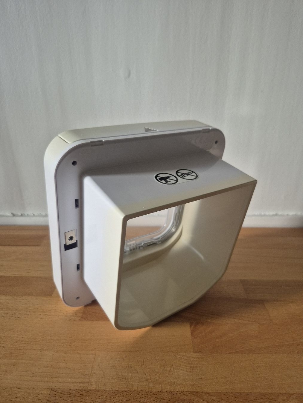 Chatières: Katzenklappe mit Chipleser - SureFlap – D'occasion à Winterthur par CMR1190 2
