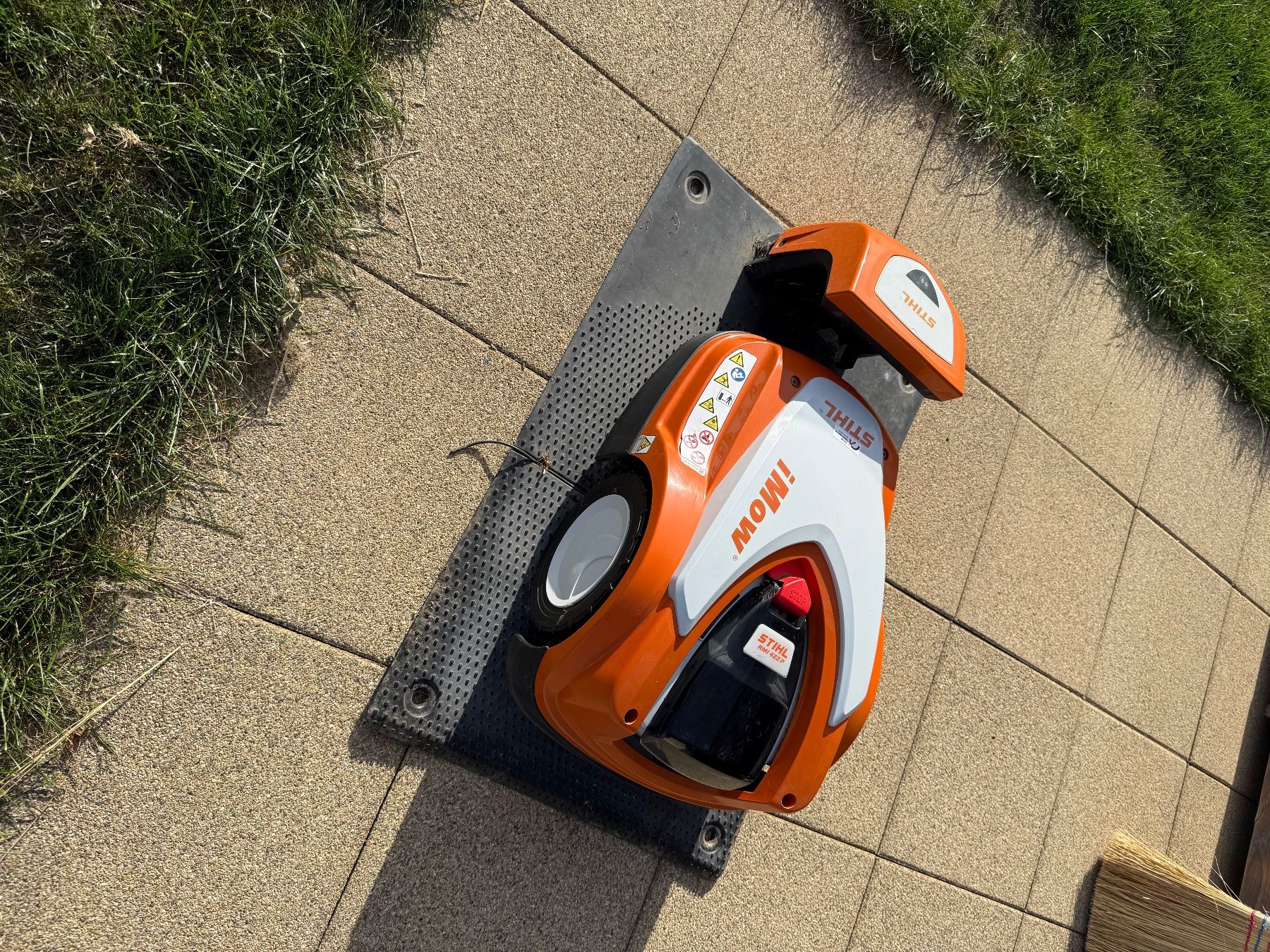 Stihl Tagliaerba: Robot de tonte Stihl RMI422P – Usato da Chevenez venduto da nic_7nbq 1