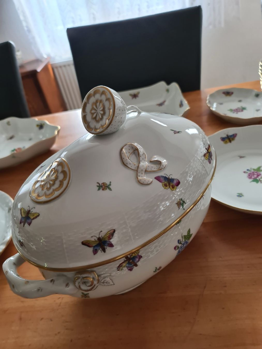 Herend Set di piatti: antiker Herend Speiseservice Papillon & Fleur ca. 50 Teile – Usato da henau venduto da Rockj 5