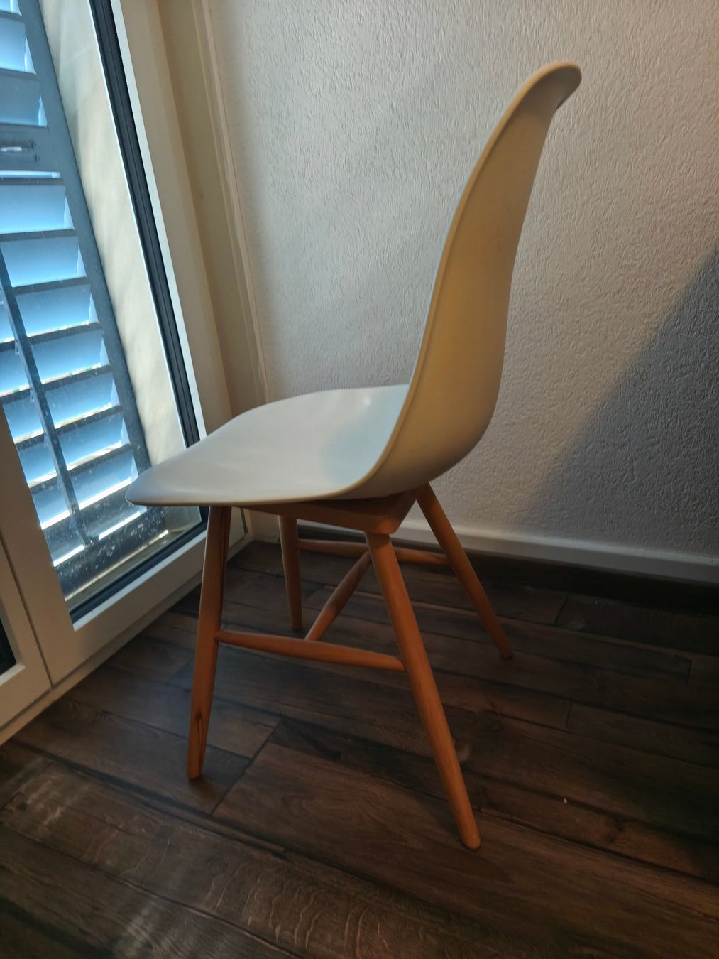 Schreibtische: Schreibtisch mit Stuhl – Gebraucht aus Bülach von Returnfire 3