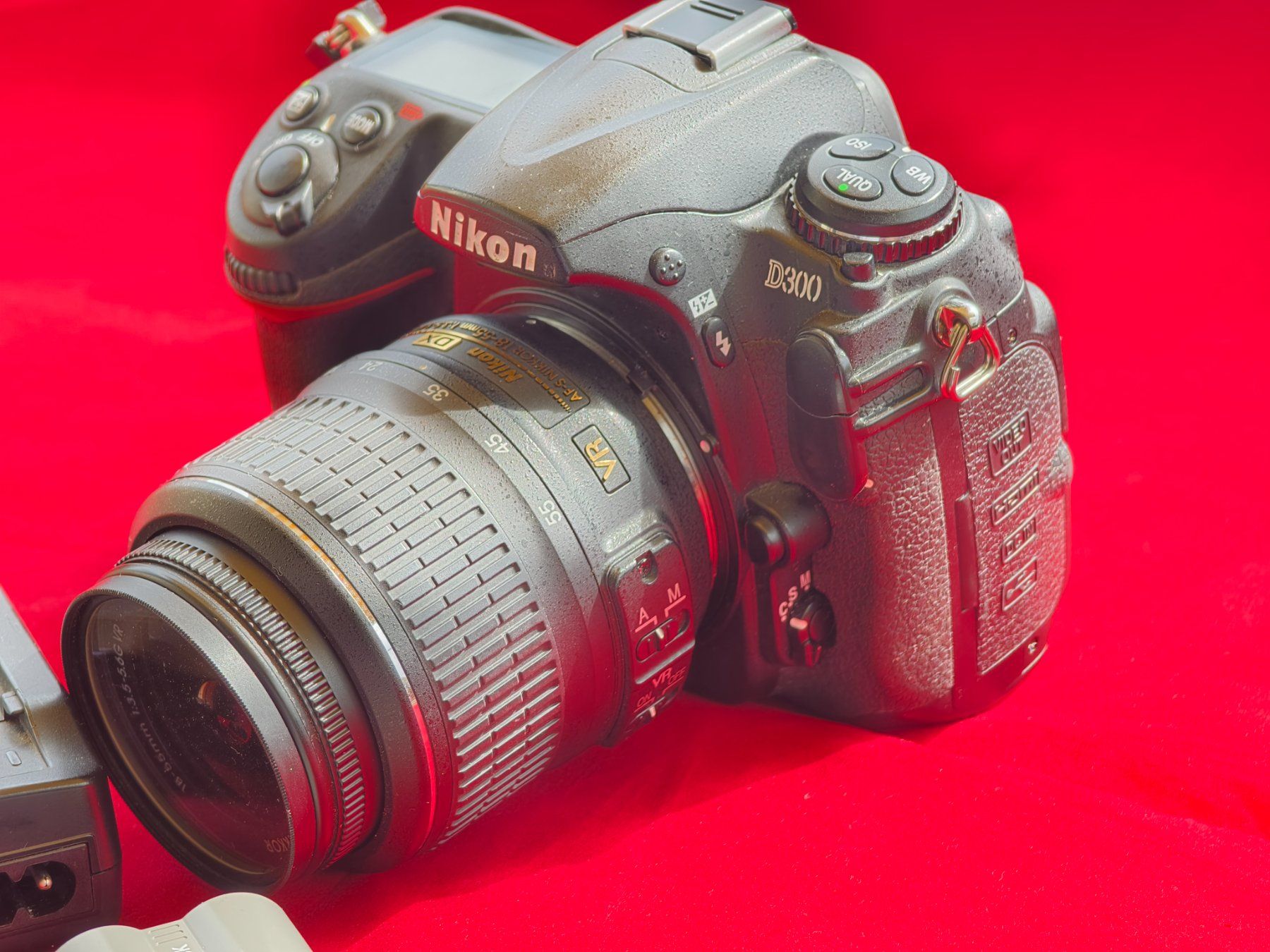 Nikon Fotocamera: Nikon D300 mit Objektiv Akku und Ladegerät – Usato da Aesch BL venduto da steve_weil 2
