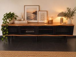 TV-/Sideboard aus Akazienholz der Marke MADE