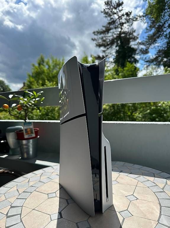 Console: PS5 SlimDisc + 2Controller + 3Games + Garantie Juni 27 – Usato da Suhr venduto da a_tec 1