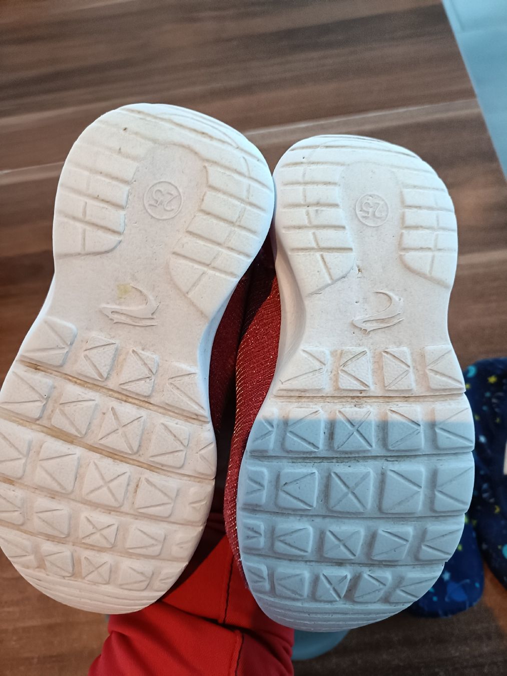 Scarpe per ragazzi: Schuhpaket Gr. 25 – Usato da Biberist venduto da Stylux01 2